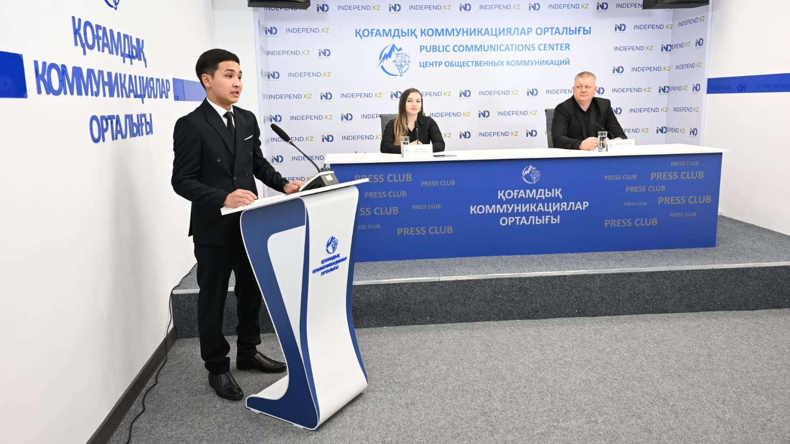 Наблюдатели отмечают открытость процедуры голосования на участках референдума в Алматы