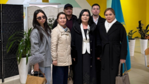 826 лет трудового стажа и четыре поколения педагогов: семейные династии проголосовали на референдуме в Алматы