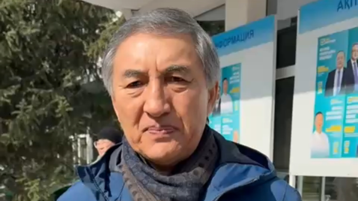 Интеллигенция делает выбор: Кенжехан Матыжанов проголосовал на референдуме в Алматы