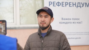 Абай Кунанбаев проголосовал на участке №366 в Медеуском районе