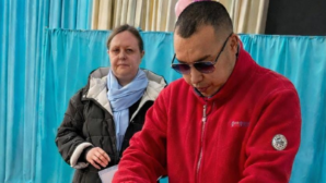 Последний голос дня: алматинец успел на участок в последние минуты