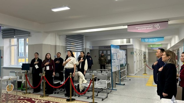 И стар и млад, звезды культуры и спорта, батыры, супергерои и простые горожане: как Алматы голосовал на референдуме 