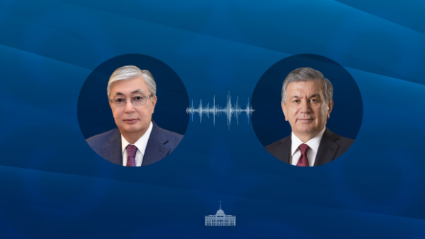 Глава государства провел телефонный разговор с Президентом Узбекистана 