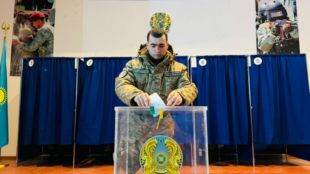 Военнослужащие регионального командования «Оңтүстік» завершили досрочное голосование на референдуме