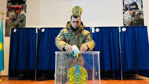 Военнослужащие регионального командования «Оңтүстік» завершили досрочное голосование на референдуме