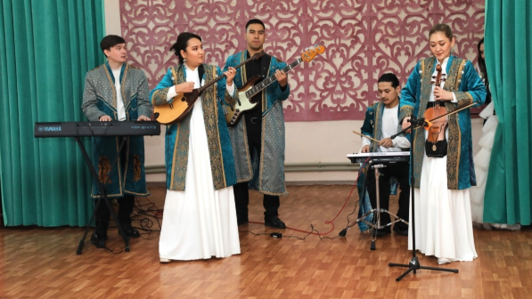 Известные артисты поздравили постояльцев Центра соцуслуг с наступающим праздником Наурыз