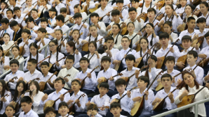 Музыка степи в мегаполисе: грандиозный флешмоб 11 500 домбристов в Алматы