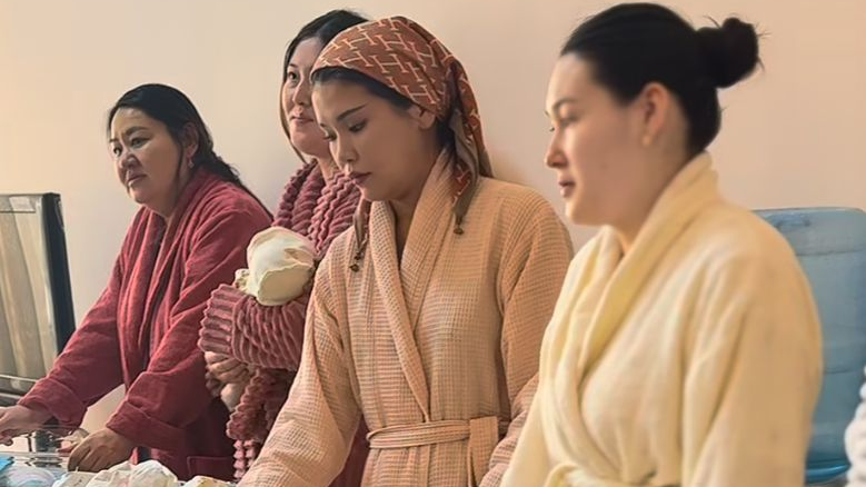 В Алматы рожениц поздравили с Шаңырақ күні