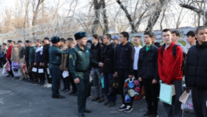 В Алматы в рамках весеннего призыва проводили в воинские части новобранцев-пограничников