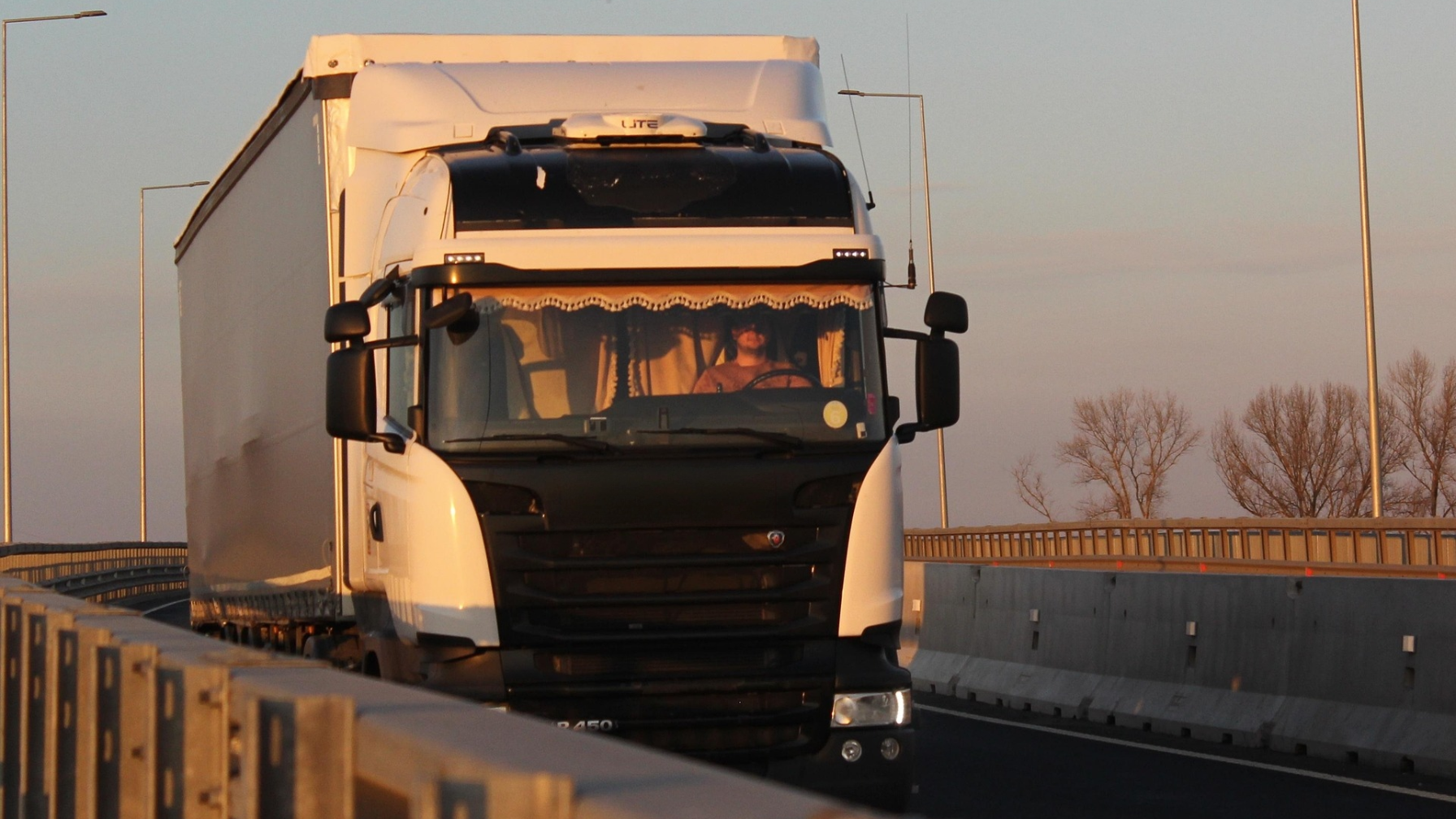 В Казахстане вводятся весенние ограничения движения для грузового транспорта