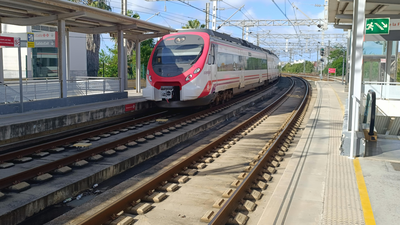 В Казахстане расширяется внедрение спутникового интернета в поездах