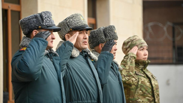 В Астане и в регионах проводили первых новобранцев на срочную воинскую службу