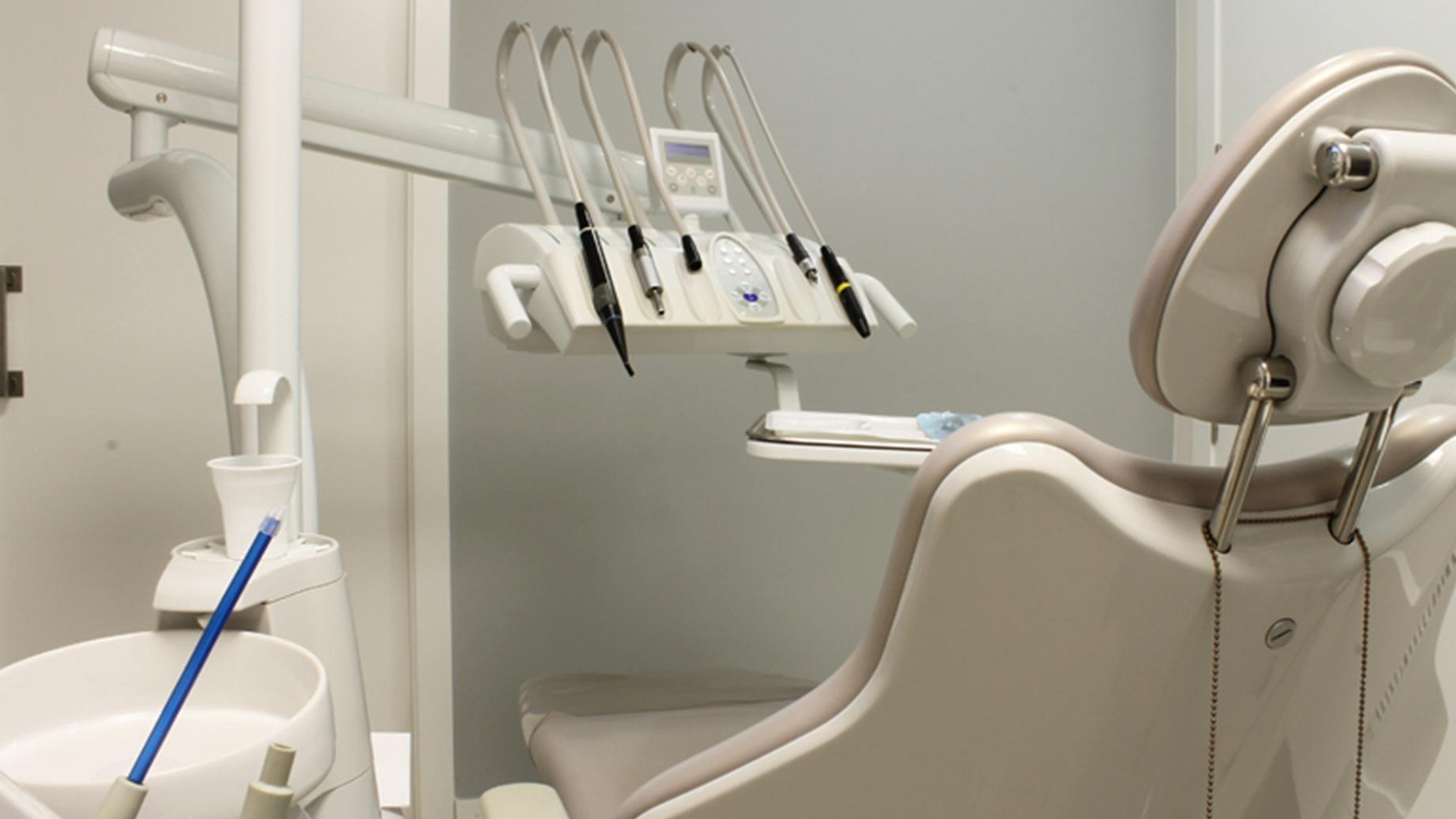 В Казахстане проверили около 400 стоматологий: 56 клиник добровольно сдали лицензии