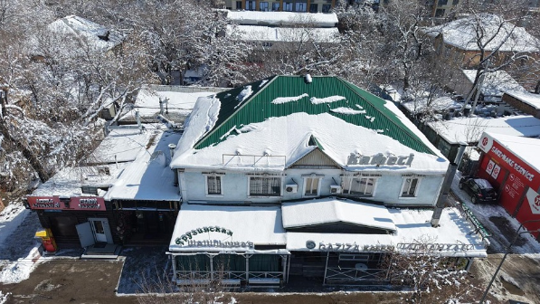 В Алматы сносят незаконное кафе