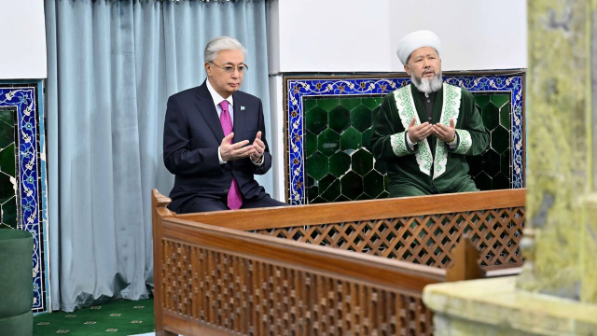 Президент посетил мавзолей Ходжи Ахмеда Яссауи