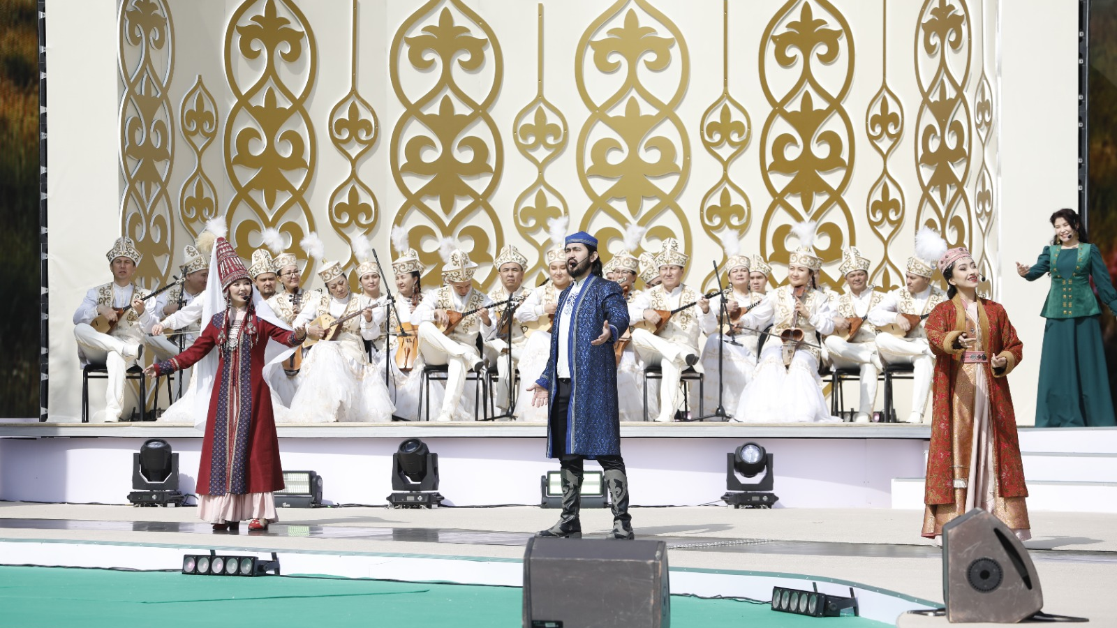 Концерты, юрты и технологии: как Алматы отмечает Наурыз на площади Астана