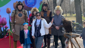 Тазы, беркуты и народные гуляния: Наурыз в Турксибском районе