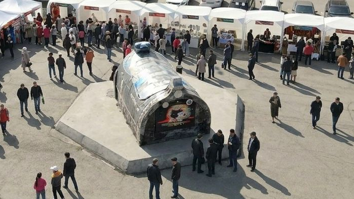 Символ традиций в экоисполнении: в Алматы показали седло из переработанных материалов