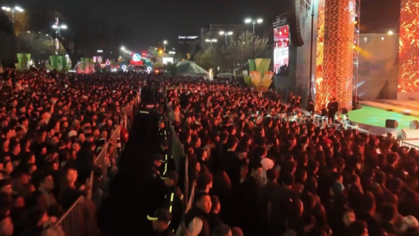 «Жұлдызды Алматы»: на площади Астана прошел праздничный концерт в честь Наурыза