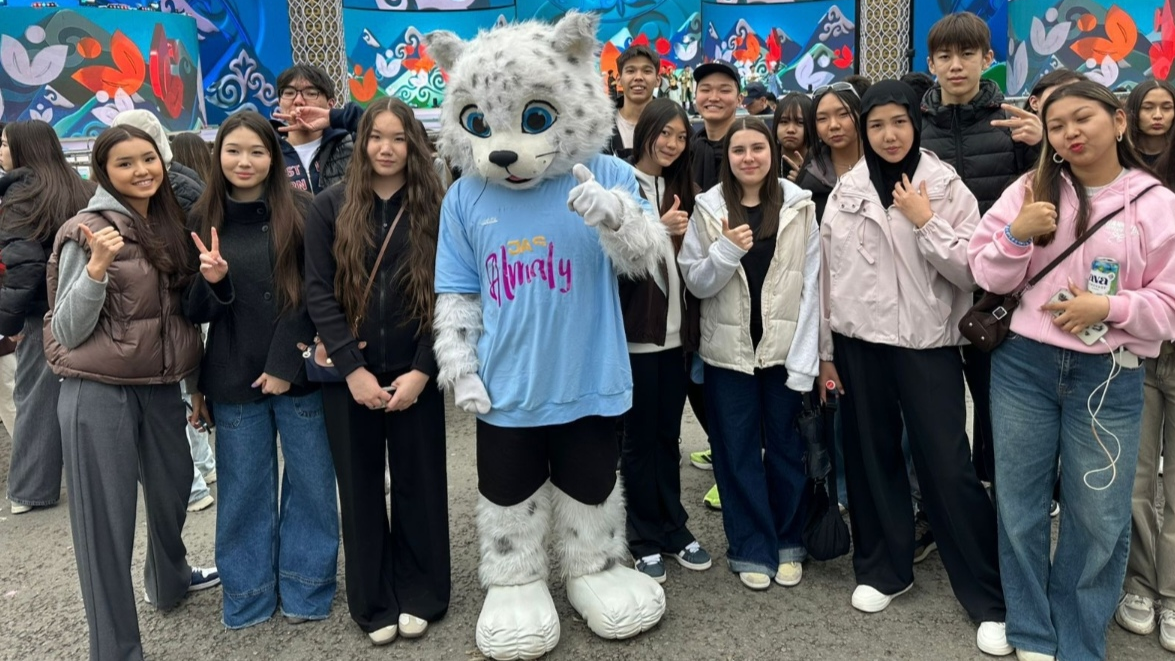 Наурызнама: молодежь Алматы провела концерт и флешмоб в честь «Тазару күні»