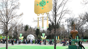 На площади Абая в Алматы продолжаются праздничные мероприятия в честь Наурыза