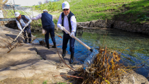 Олжас Бектенов принял участие в акции «Мөлдір бұлақ» в Туркестанской области