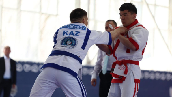 Первенство силовиков: свыше 200 палуанов борются за чемпионский титул в Алматы