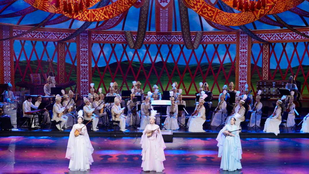 Около тысячи человек посетили торжественное открытие Перекрестного года культуры Казахстана и Китая в Пекине