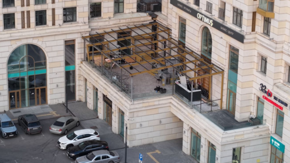 Террасу ресторана в центре Алматы демонтировали по решению суда