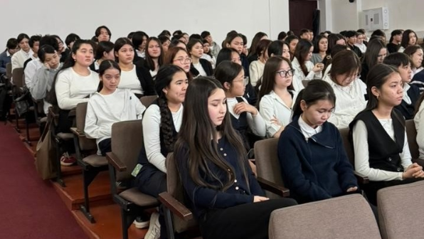 В Алматы учащимся музыкальной школы рассказали о рисках экстремизма и терроризма