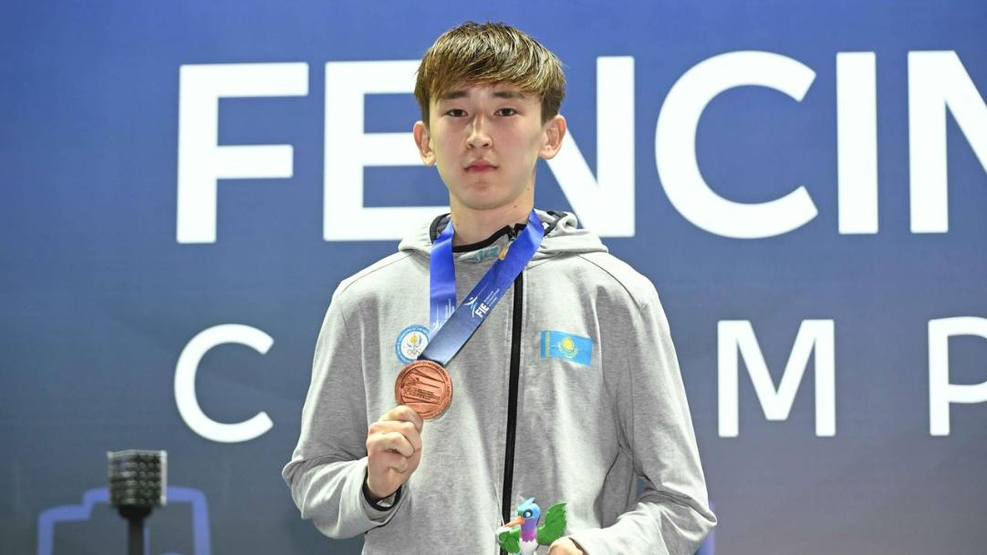 Казахстанец завоевал историческую медаль на чемпионате мира по фехтованию в Бразилии