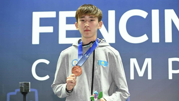 Казахстанец завоевал историческую медаль на чемпионате мира по фехтованию в Бразилии