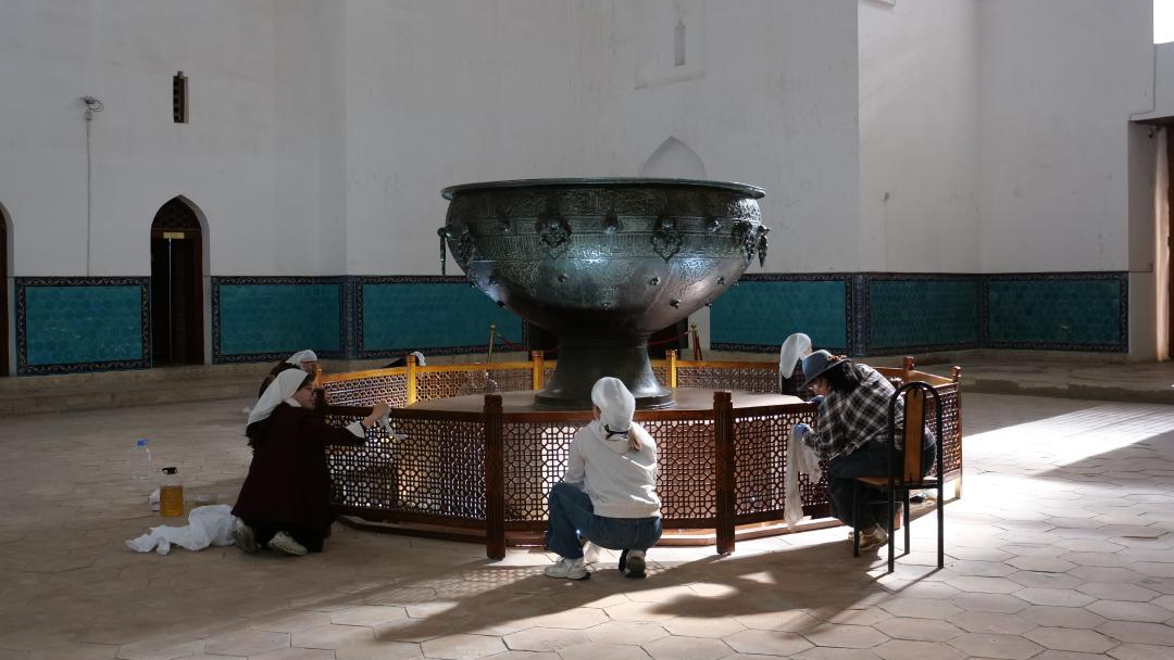 «Таза Қазақстан»: проведена уборка возле мавзолея Ходжа Ахмеда Ясави