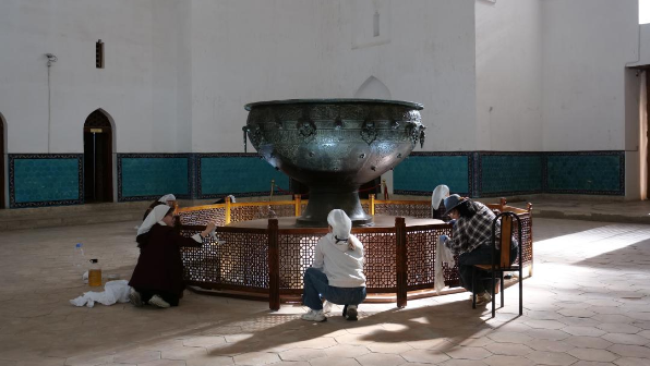 «Таза Қазақстан»: проведена уборка возле мавзолея Ходжа Ахмеда Ясави