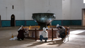 «Таза Қазақстан»: проведена уборка возле мавзолея Ходжа Ахмеда Ясави