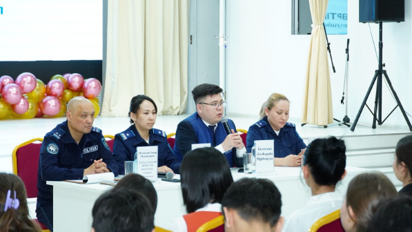 «Закон и порядок»: в Алматы студентам разъяснили о профилактике сталкинга