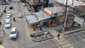 В Алматы снесли незаконные торговые объекты