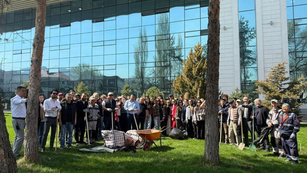 Чистота города – общая ответственность: представители сферы культуры Алматы активно приняли участие в субботнике