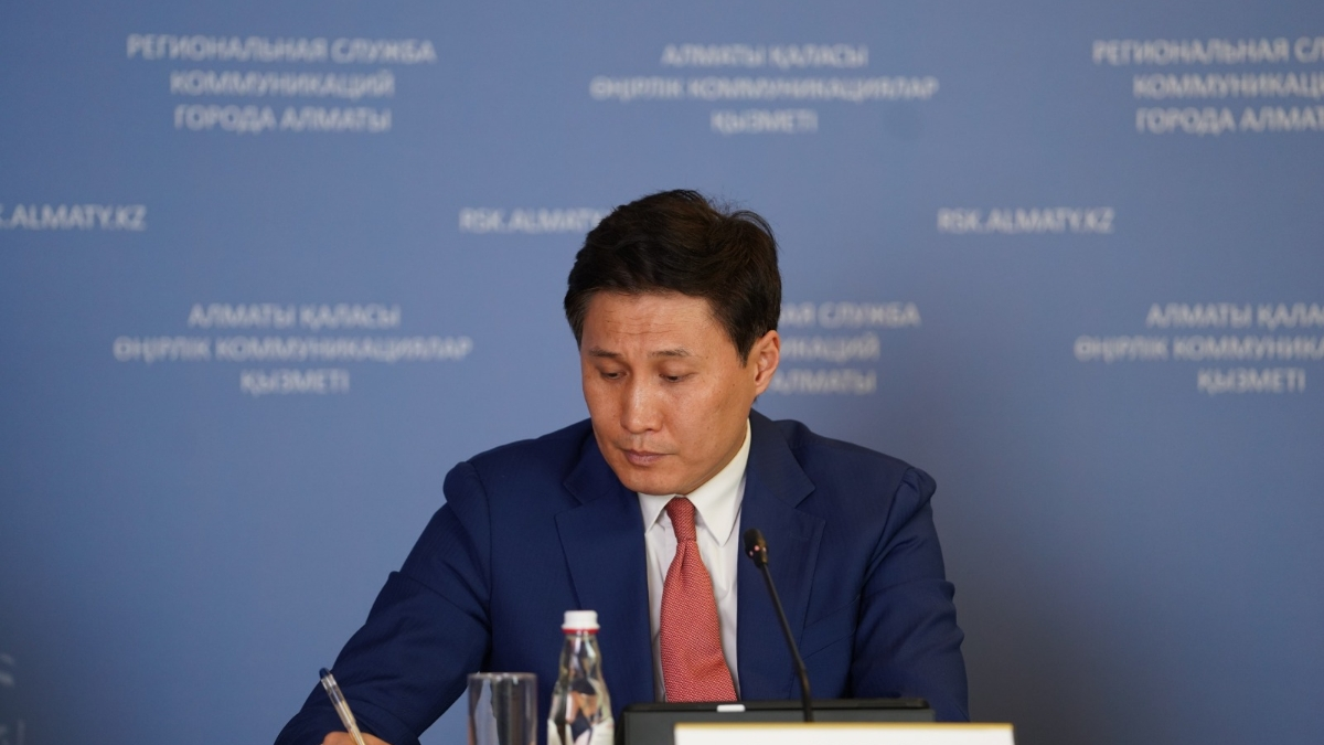 В Алматы Бостандыкский район наращивает темпы ремонта дорог и модернизации инфраструктуры