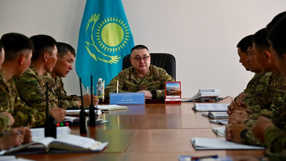 Акцент на дисциплину и устойчивость: заместитель министра обороны определил приоритеты воспитательной работы в Гвардейском гарнизоне