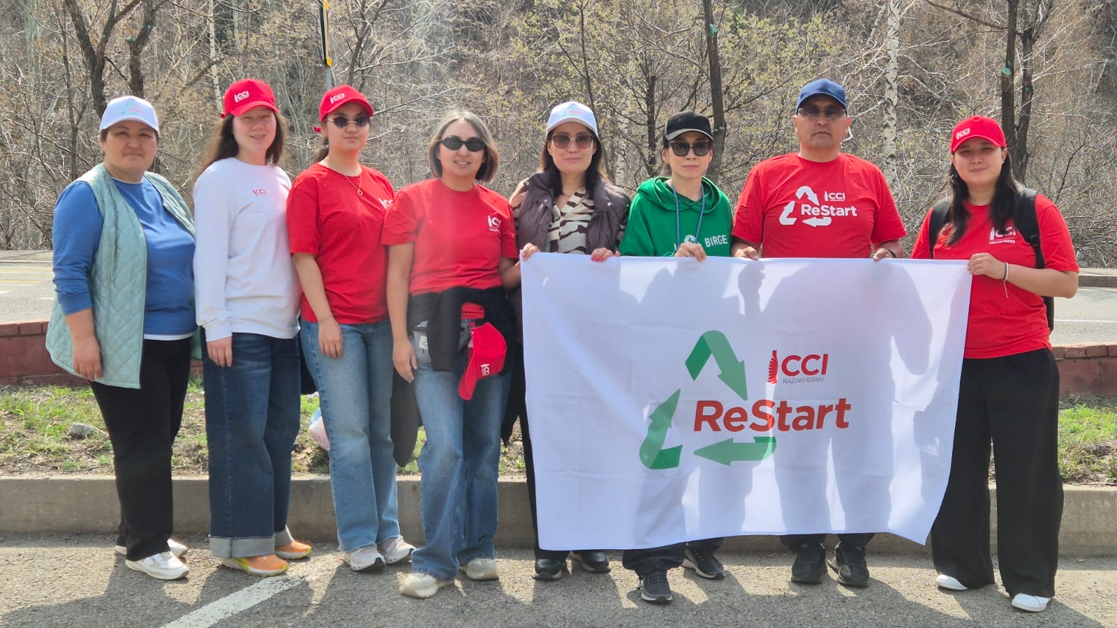Студенты КазНАИУ приняли участие в экологическом субботнике в рамках проекта «ReStart»