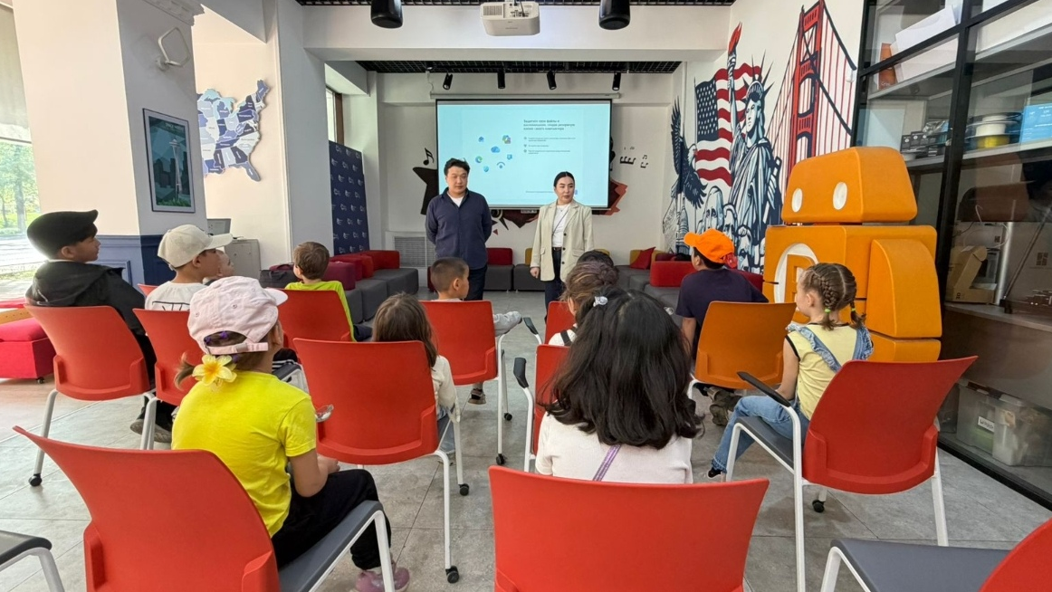 Воспитанники клуба «Өркен» посетили American Space & Makerspace в юношеской библиотеке им. Ж. Жабаева