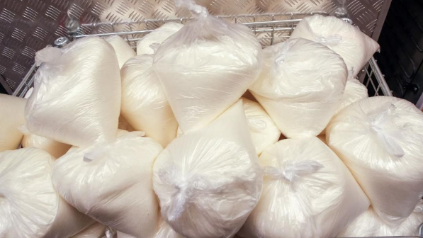 В Алматы осуществляется реализация сахара по цене до 445,5 тенге за килограмм