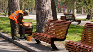 В Медеуском районе Алматы активно ведутся весенние работы по благоустройству