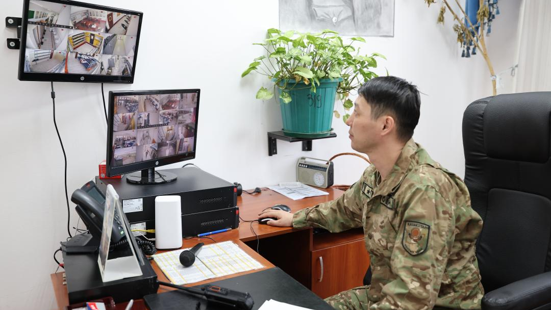 Умные камеры с ИИ тестируют в воинской части в Астане