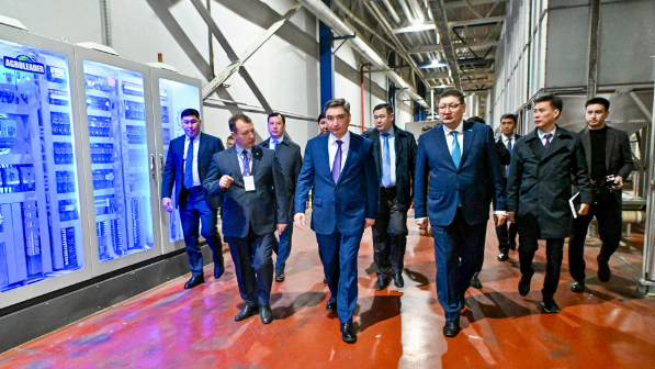 Премьер-министр ознакомился с индустриальными и социальными проектами в области Абай