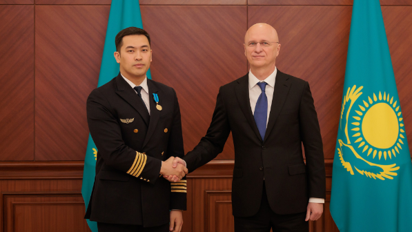 Вручены государственные награды участникам эвакуации казахстанцев из стран Ближнего Востока