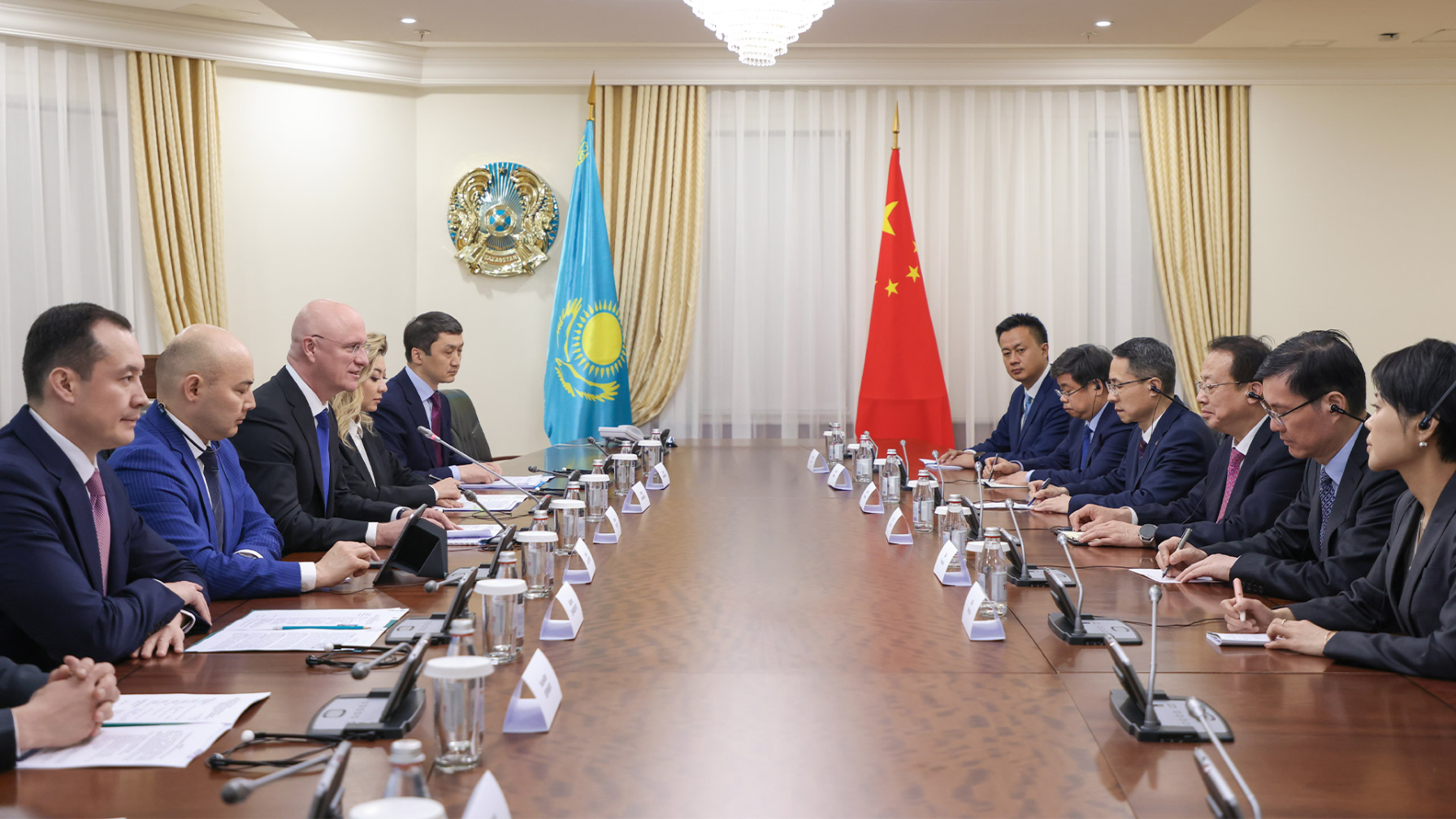 Роман Скляр встретился с заместителем секретаря парткома города Шанхай Гун