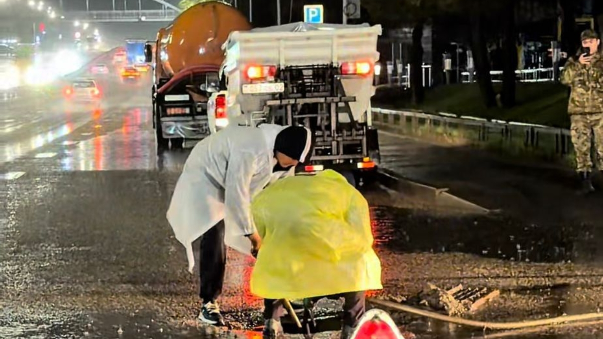 Ливень в Алматы прошел без последствий, службы продолжают круглосуточный мониторинг