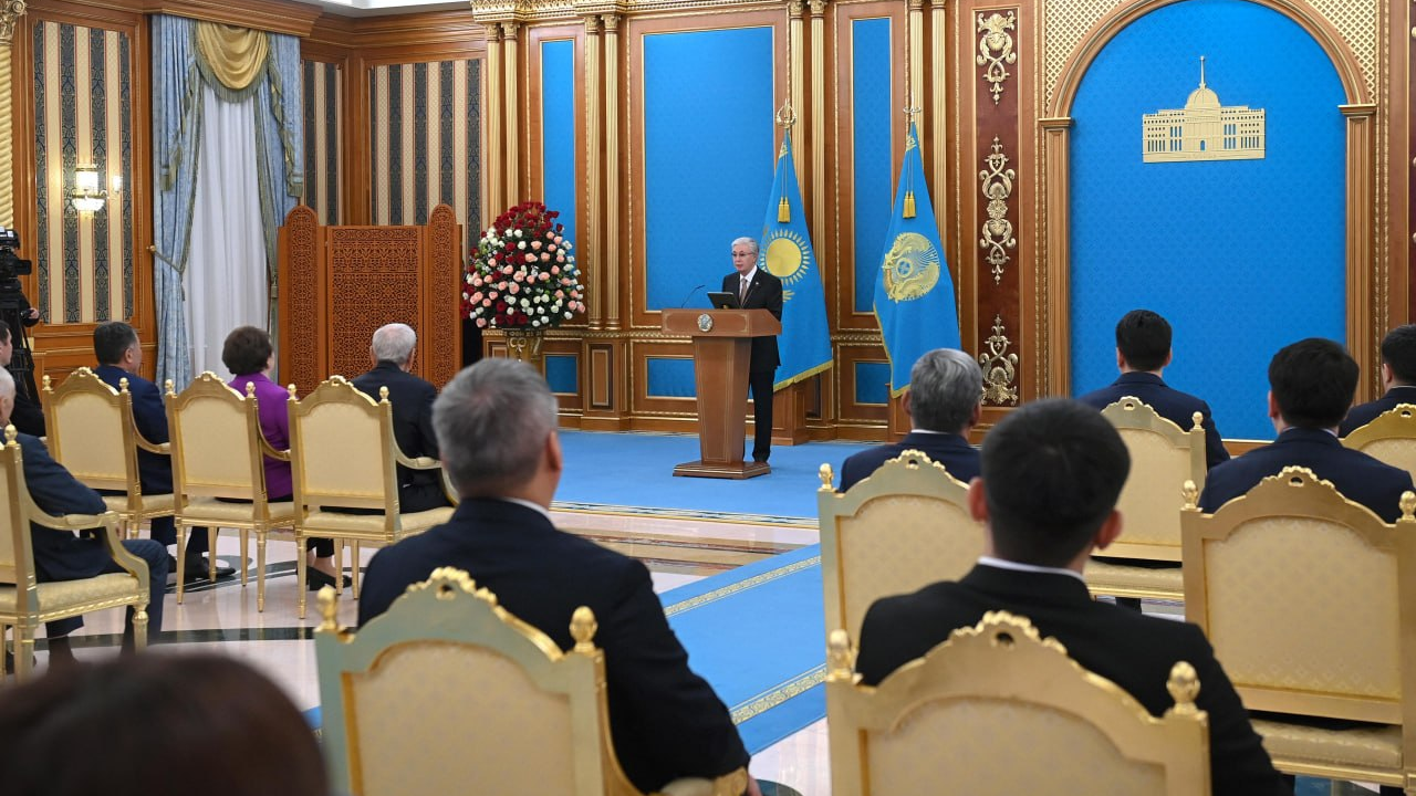 Президент напомнил об общей ответственности государства и родителей за воспитание молодежи